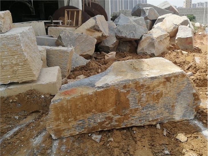 Porphyry blocks