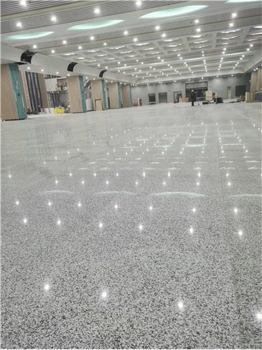 Hvit granitt til gulv